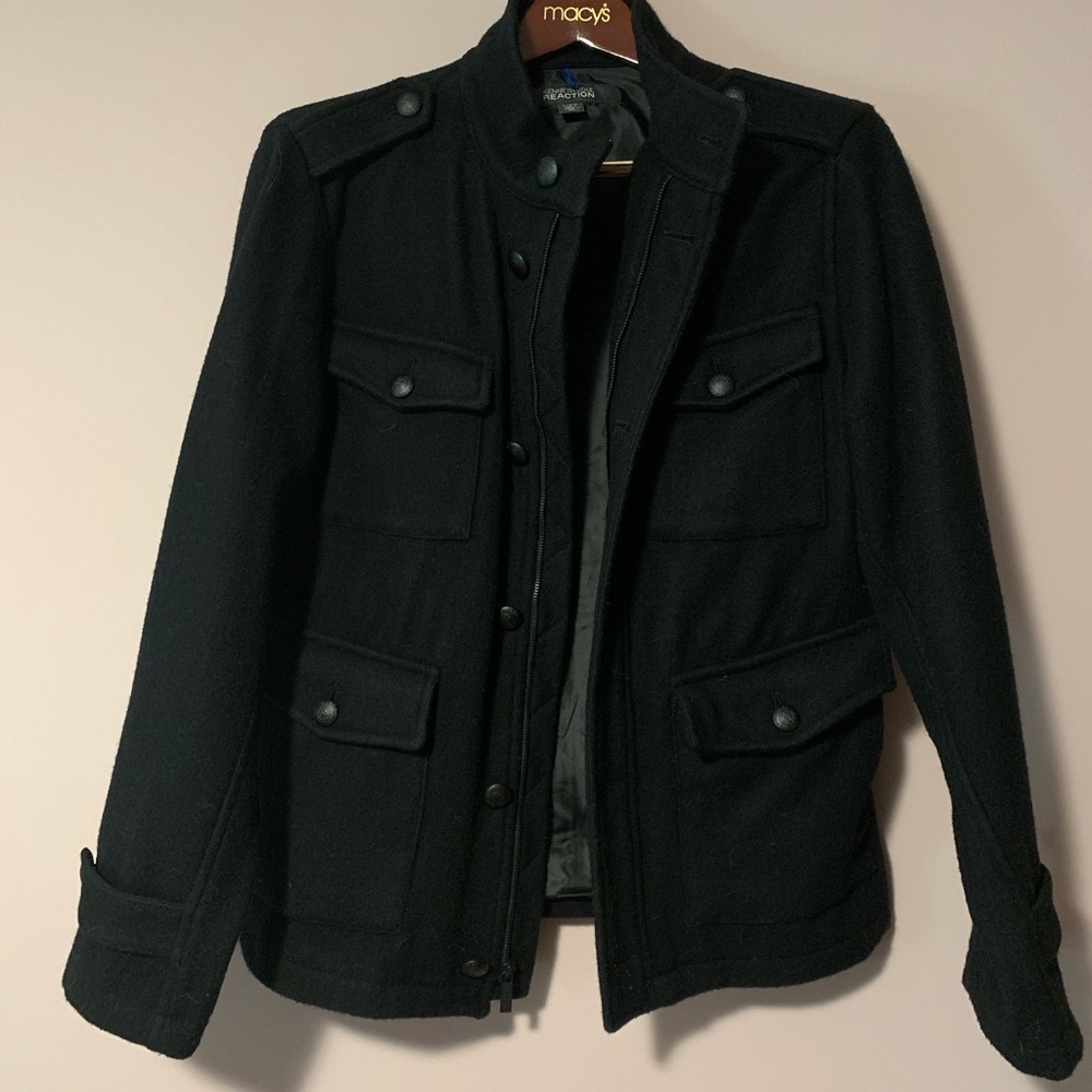 Men’s Kenneth Cole jacket.